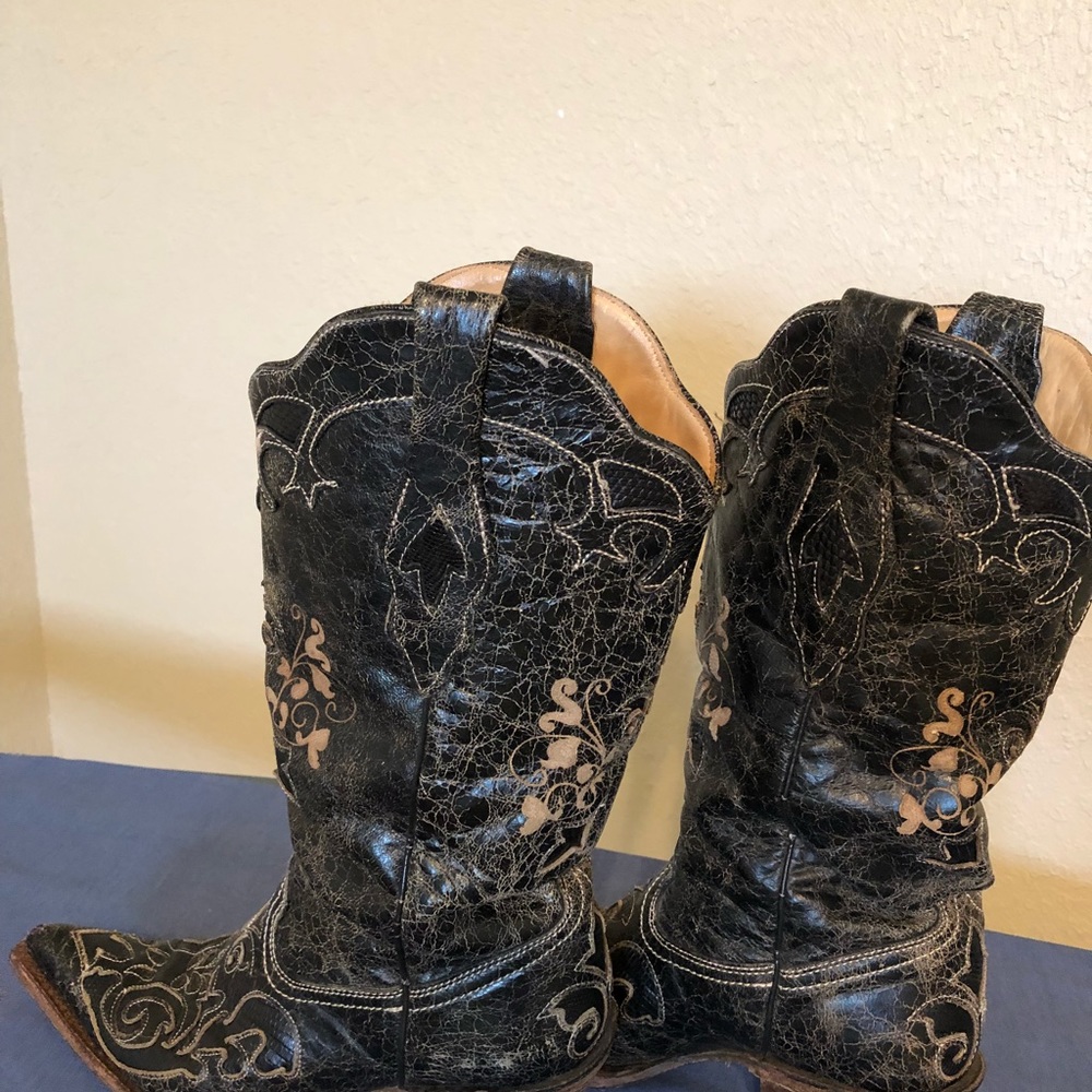 Corral Snip Toe Boots